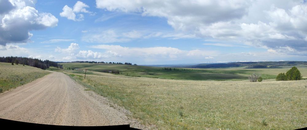 GDMBR: The view across our un-named summit at 9655'/2942m elevation.